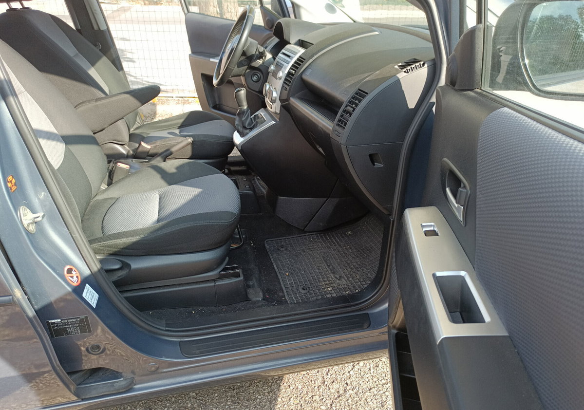 Mazda Mazda6 Hatchback MY'06 2.0 CD 16V 143CV 5p. Tour. (10)