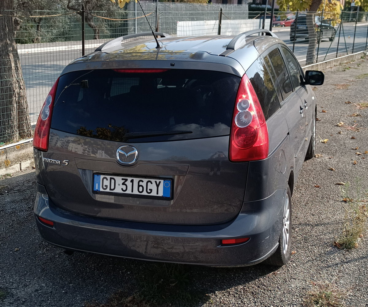 Mazda Mazda6 Hatchback MY'06 2.0 CD 16V 143CV 5p. Tour. (2)