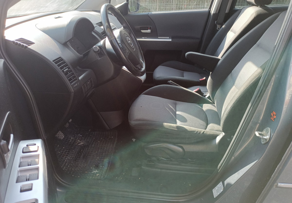 Mazda Mazda6 Hatchback MY'06 2.0 CD 16V 143CV 5p. Tour. (5)