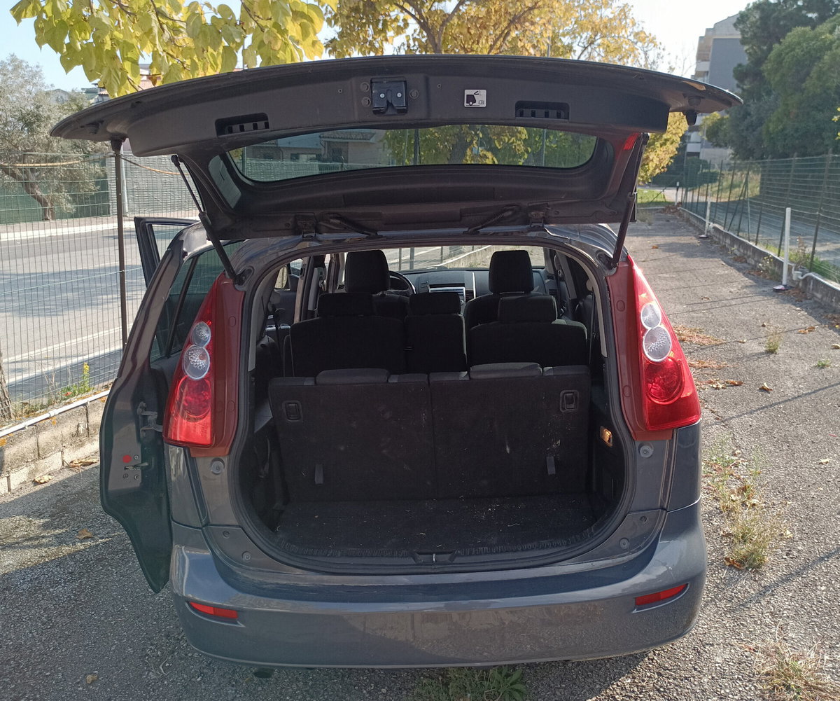 Mazda Mazda6 Hatchback MY'06 2.0 CD 16V 143CV 5p. Tour. (8)