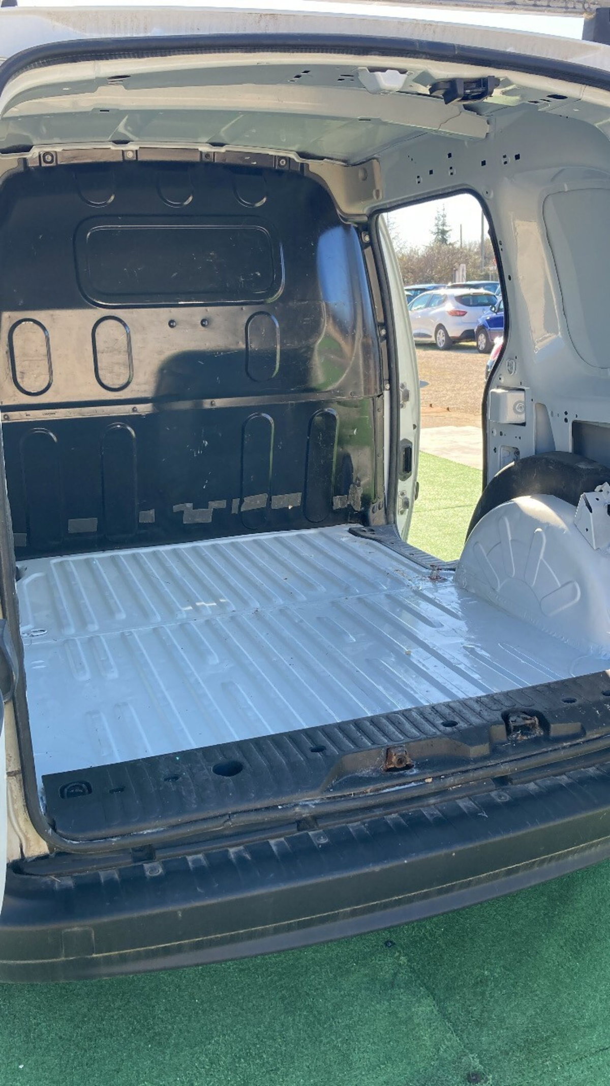 Renault Kangoo Z.E. 4p. Express (19)