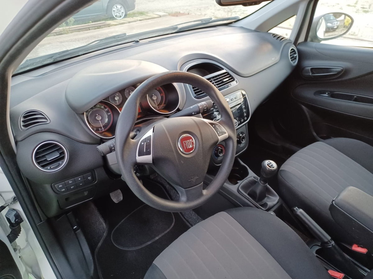 Fiat Punto 1.3 MJT II S&S 95 CV 5 porte Street (13)