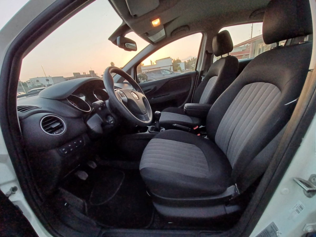 Fiat Punto 1.3 MJT II S&S 95 CV 5 porte Street (15)