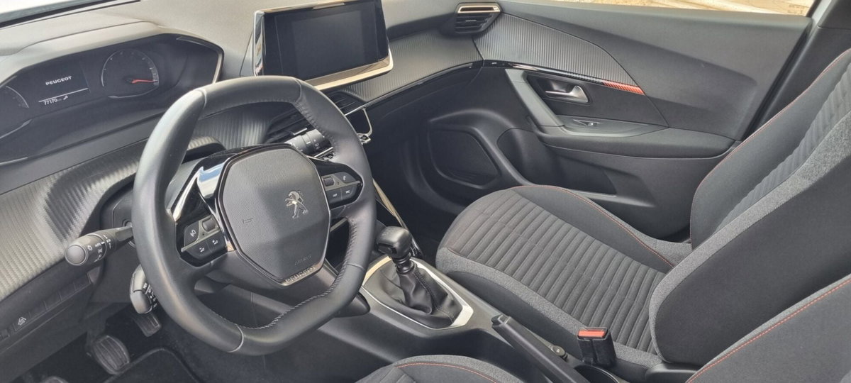 Peugeot 2008 BlueHDi 110 S&S Allure Pack (3)
