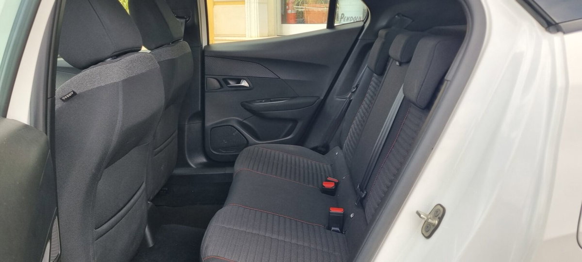 Peugeot 2008 BlueHDi 110 S&S Allure Pack (4)