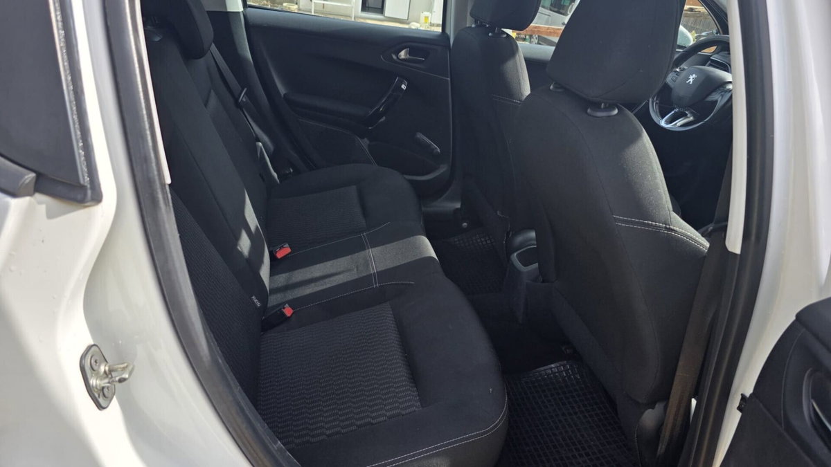 Peugeot 208 BlueHDi 100 Stop&Start 5 porte Active (10)