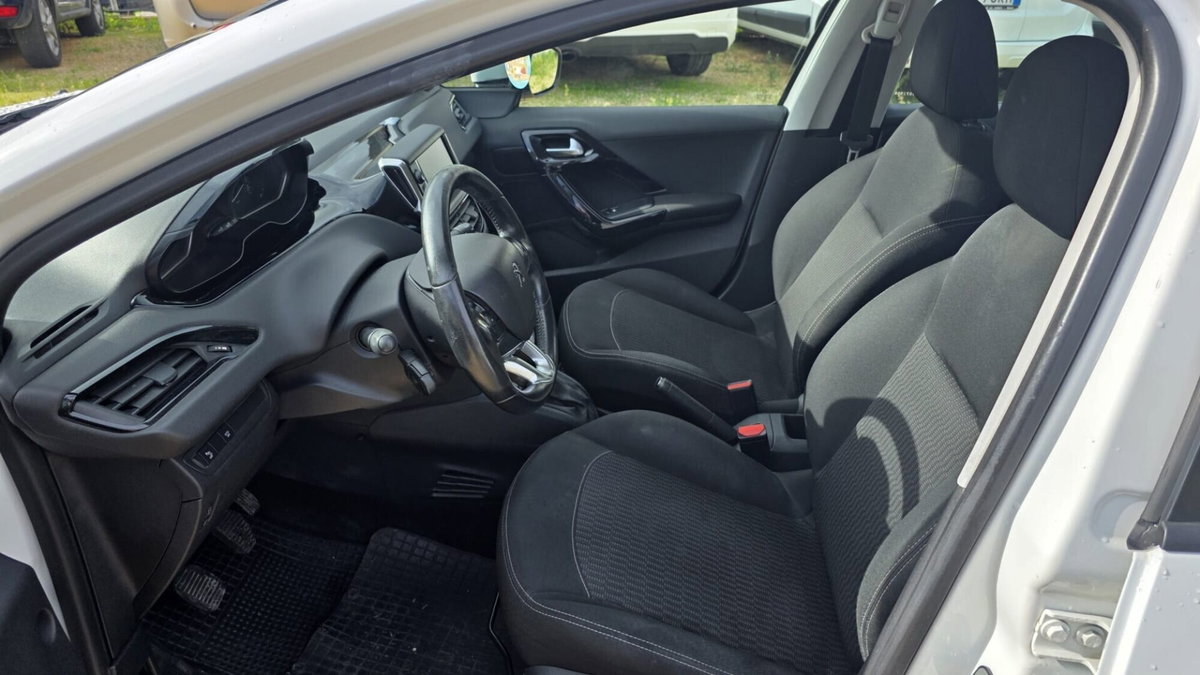Peugeot 208 BlueHDi 100 Stop&Start 5 porte Active (8)