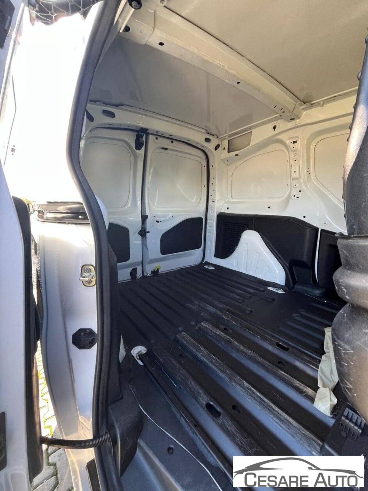 Peugeot Partner 1.6 98CV Comfort (7)