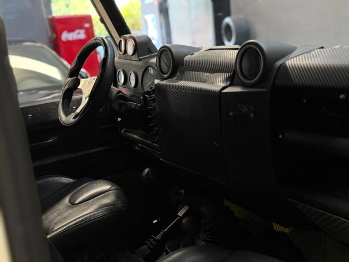 Land Rover Defender 90 2.0 SD4 AWD Auto (12)