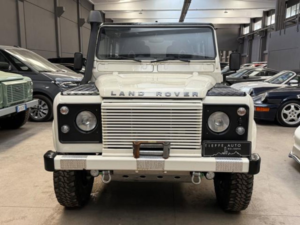 Land Rover Defender 90 2.0 SD4 AWD Auto (2)