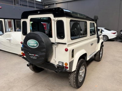 Land Rover Defender 90 2.0 SD4 AWD Auto (4)