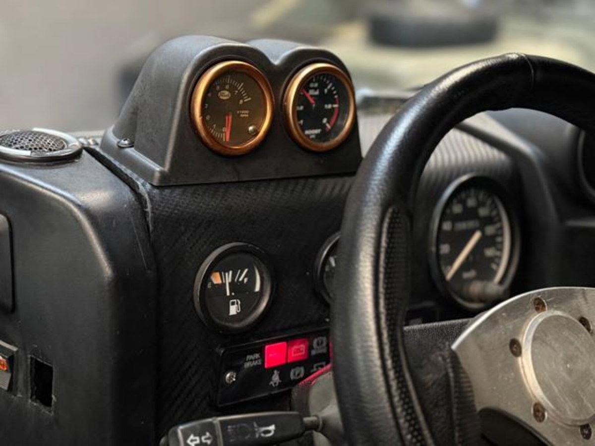Land Rover Defender 90 2.0 SD4 AWD Auto (9)