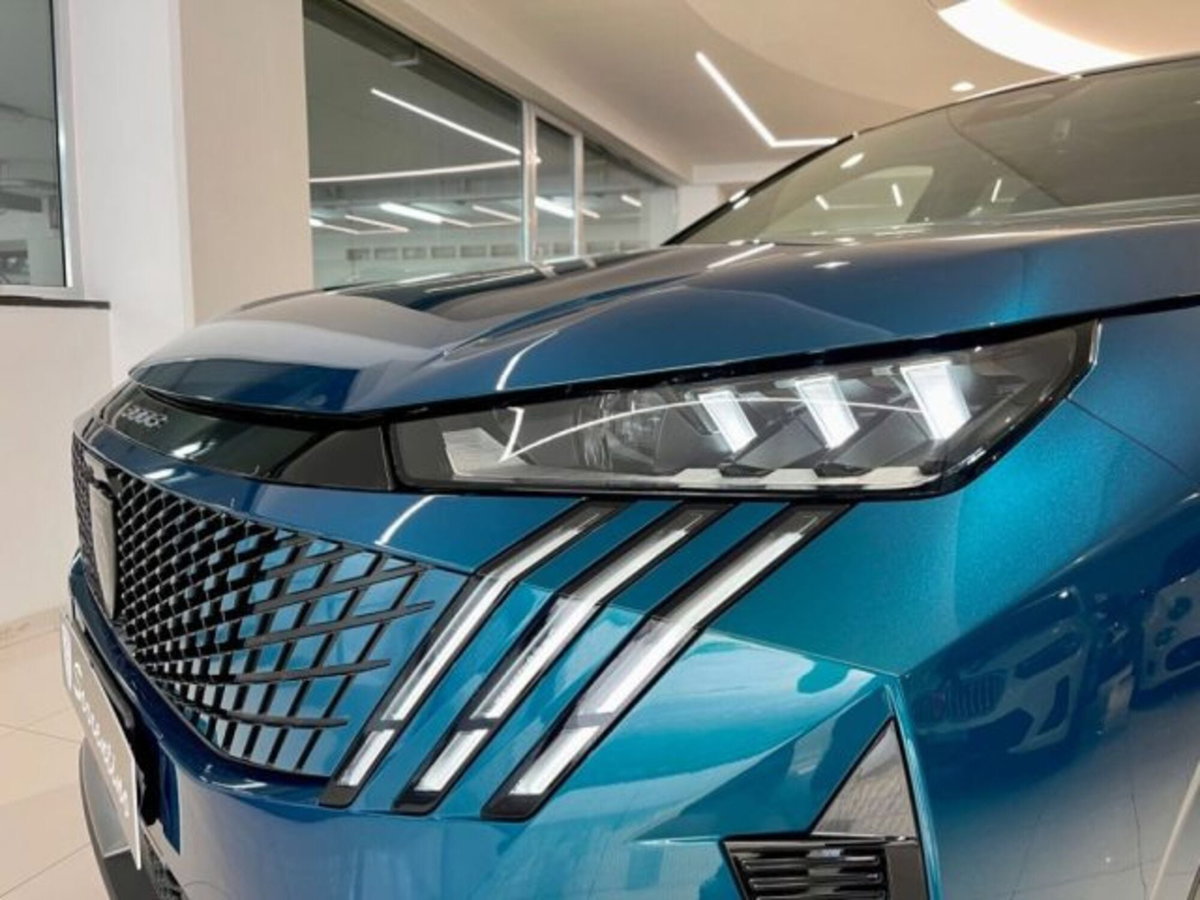 Peugeot 3008 1.2 hybrid GT Exclusive 145cv e-dcs6 (10)
