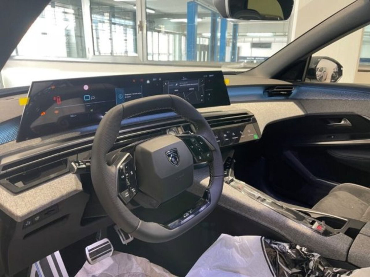 Peugeot 3008 1.2 hybrid GT Exclusive 145cv e-dcs6 (16)