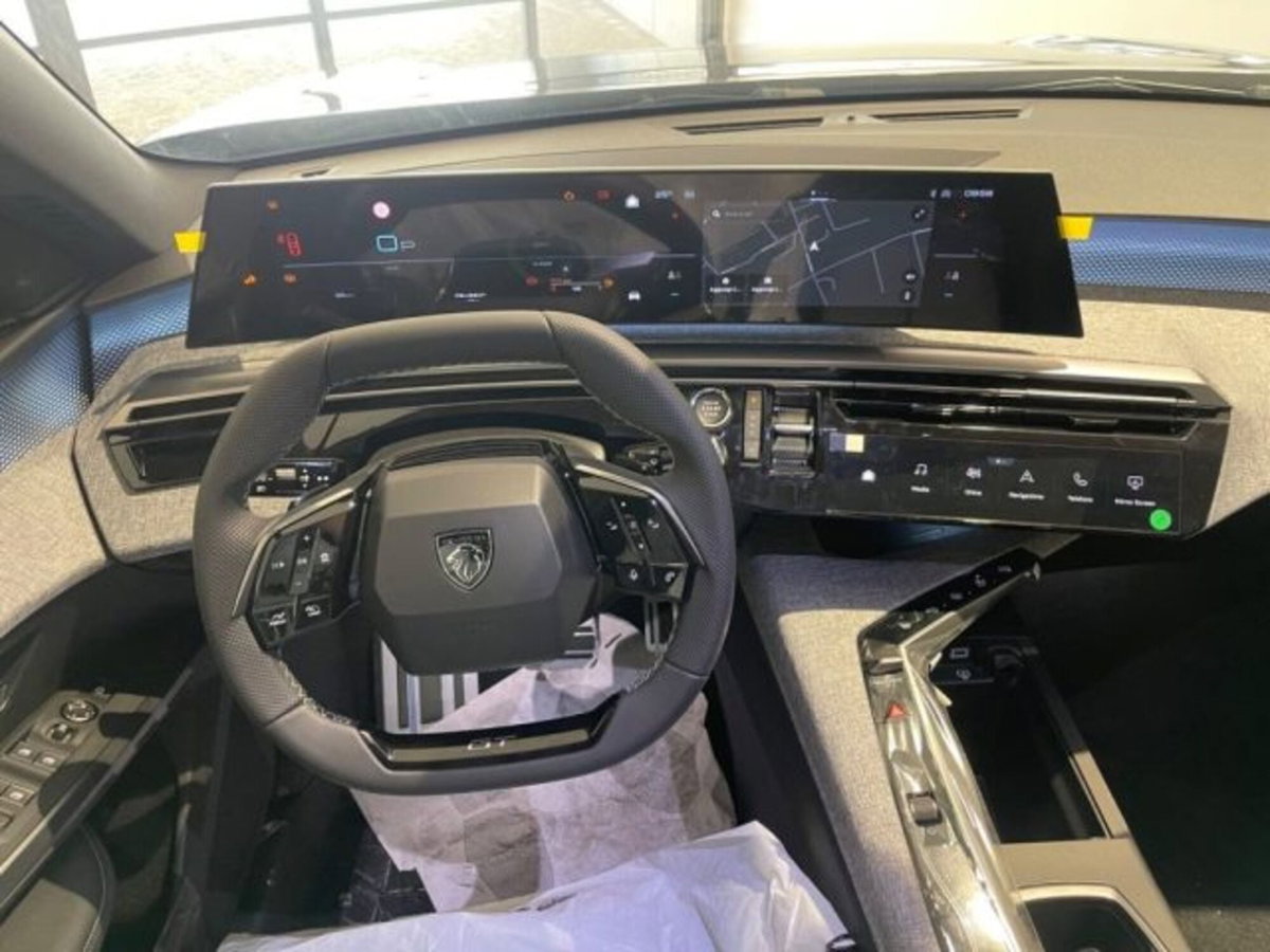 Peugeot 3008 1.2 hybrid GT Exclusive 145cv e-dcs6 (17)