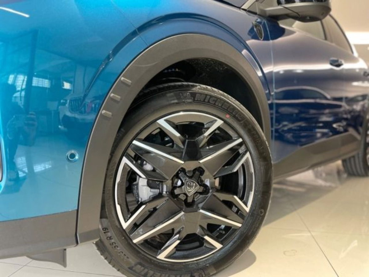 Peugeot 3008 1.2 hybrid GT Exclusive 145cv e-dcs6 (8)