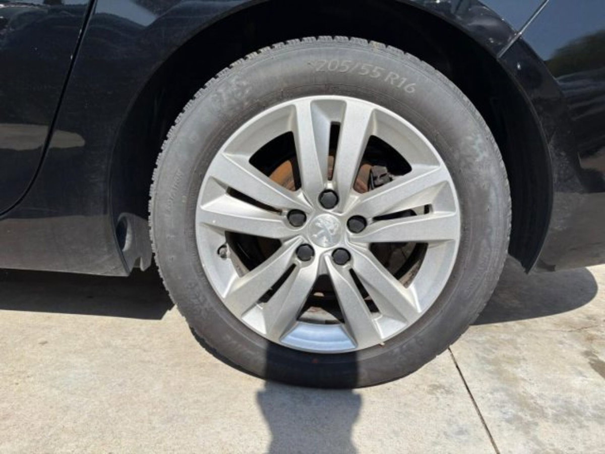 Peugeot 308 SW BlueHDi 130 S&S Business (15)