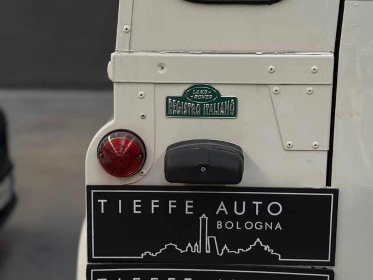 Land Rover Defender 90 2.0 SD4 AWD Auto (13)