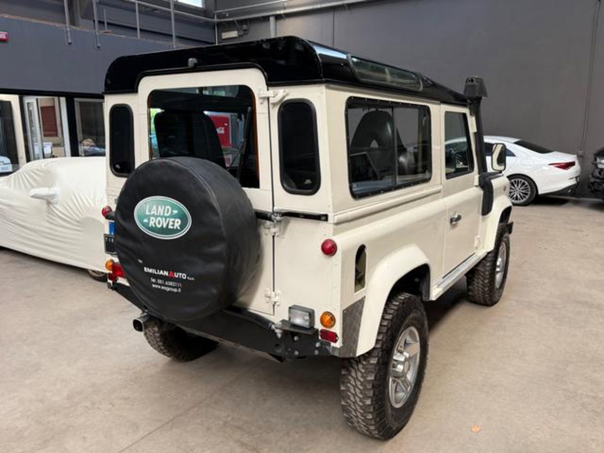 Land Rover Defender 90 2.0 SD4 AWD Auto (4)