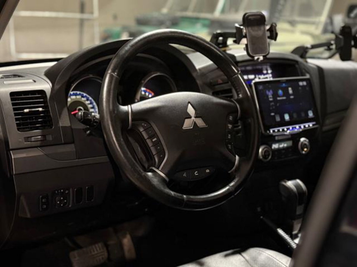 Mitsubishi Pajero 3.8 V6 24V aut. 5p. Instyle (16)