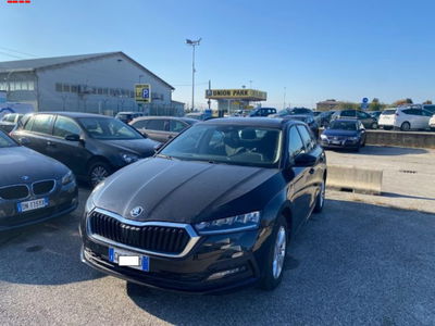 Skoda Octavia Station Wagon 2.0 TDI EVO SCR DSG Wagon Ambition usata