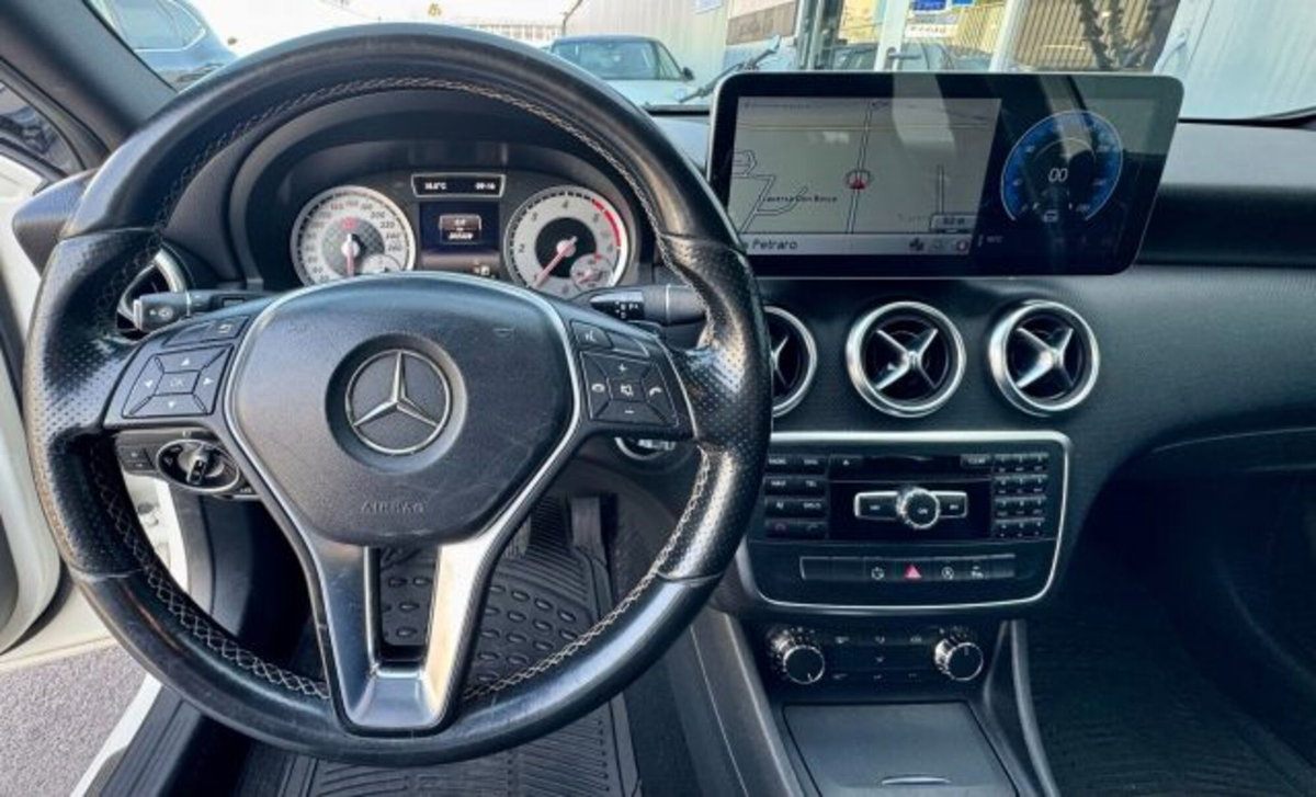Mercedes-Benz Classe A 180 d Automatic Sport (12)