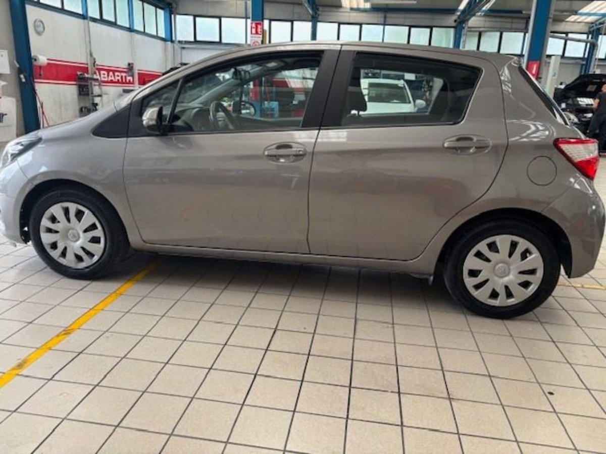 Toyota Yaris 1.5 Hybrid 5 porte Active (8)