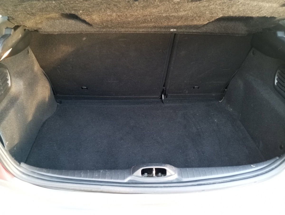Peugeot 208 e-HDi 92 CV Stop&Start 5 porte Active (16)