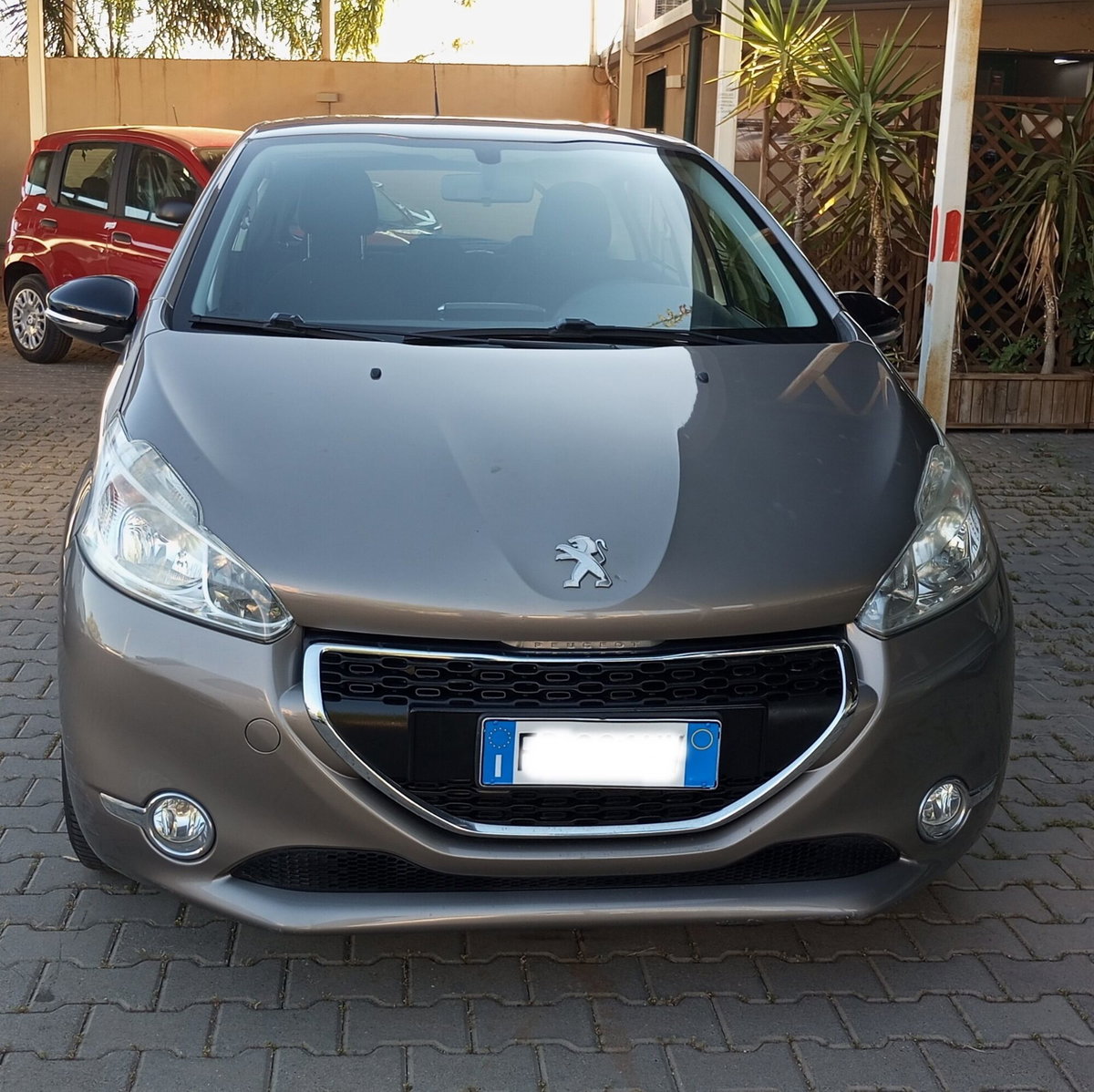 Peugeot 208 e-HDi 92 CV Stop&Start 5 porte Active (2)