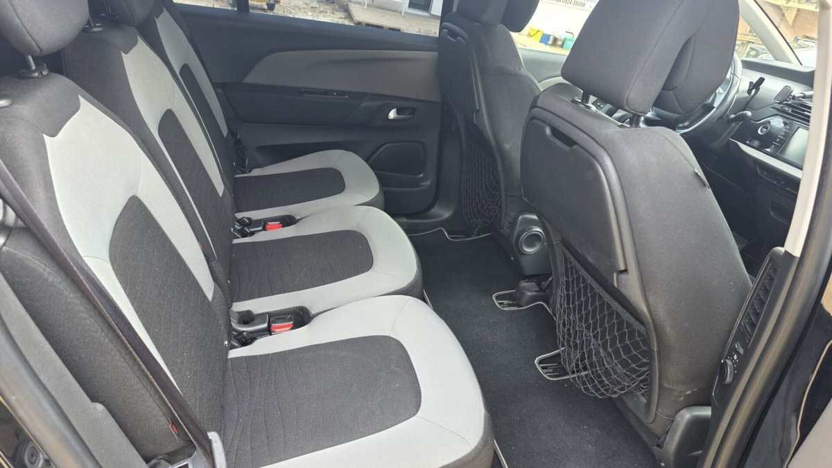 Citroen Grand C4 Picasso BlueHDi 120 S&S Exclusive (11)