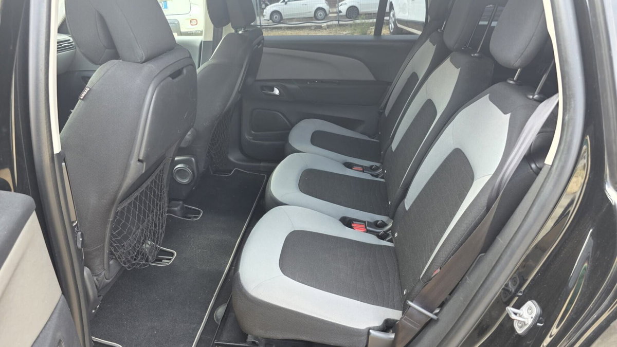 Citroen Grand C4 Picasso BlueHDi 120 S&S Exclusive (4)