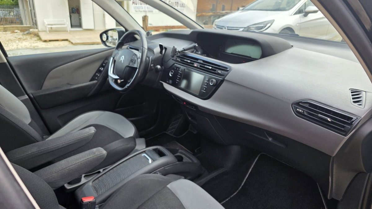 Citroen Grand C4 Picasso BlueHDi 120 S&S Exclusive (5)