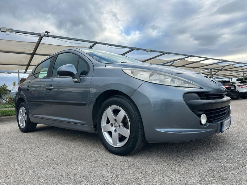 Peugeot 207 8V 75CV 5p. ONE Line