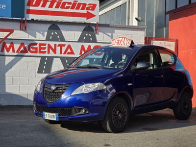 Lancia Ypsilon 0.9 TwinAir 85 CV 5 porte Metano Ecochic Silver usata