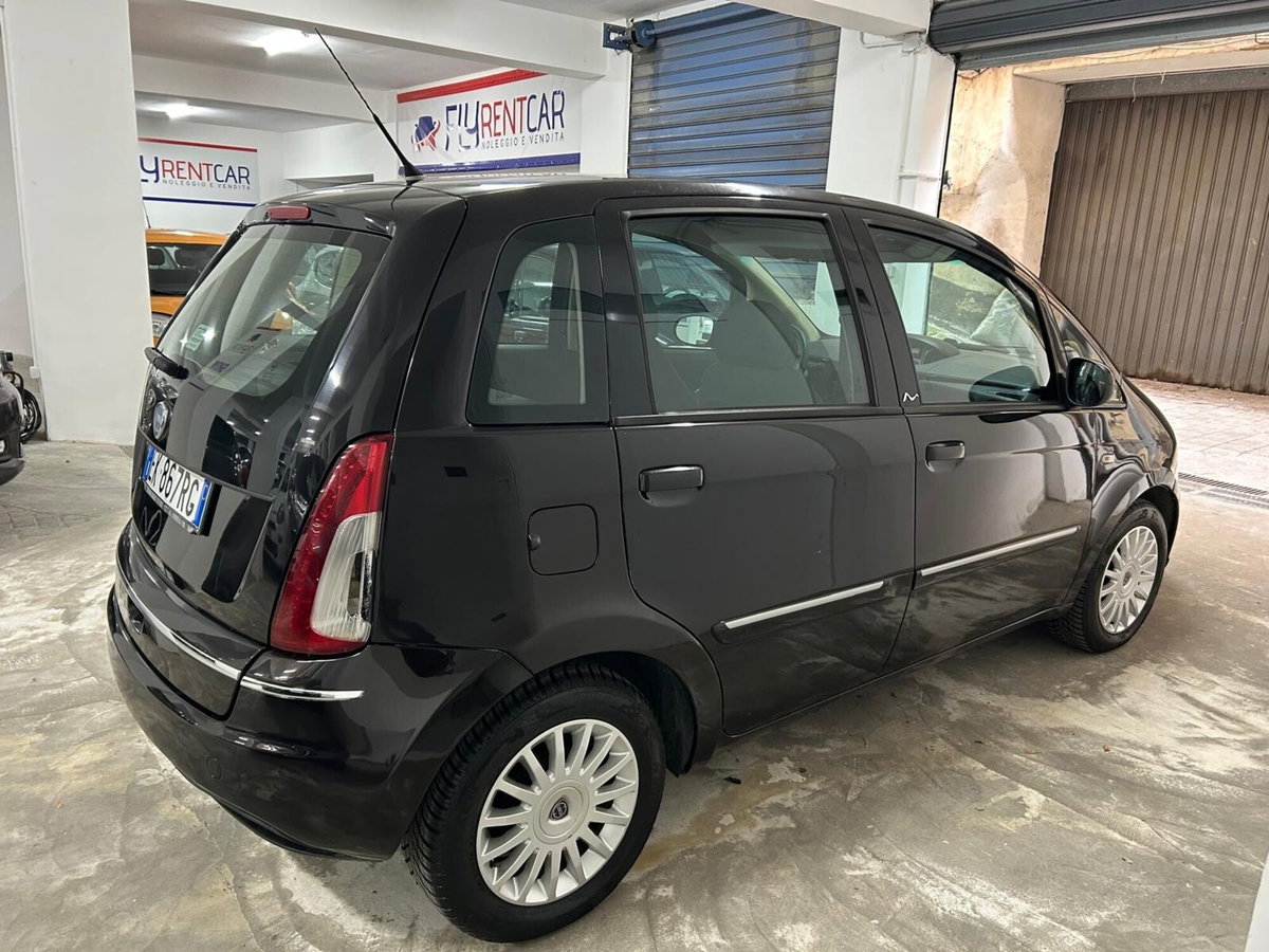 Lancia Musa 1.3 Mjt 95 CV DFN Gold (10)
