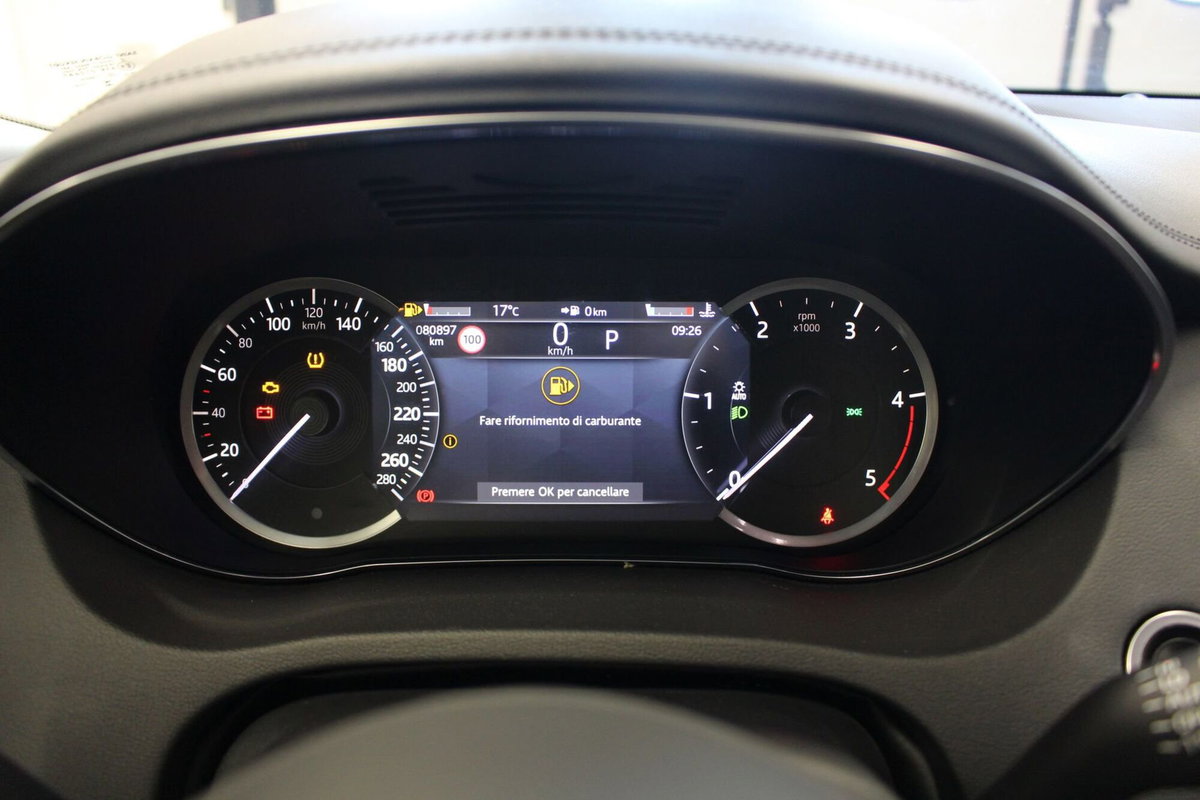 Jaguar E-Pace 2.0D I4 163 CV AWD Auto (11)