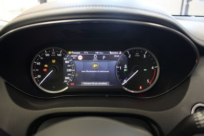 Jaguar E-Pace 2.0D I4 163 CV AWD Auto (11)