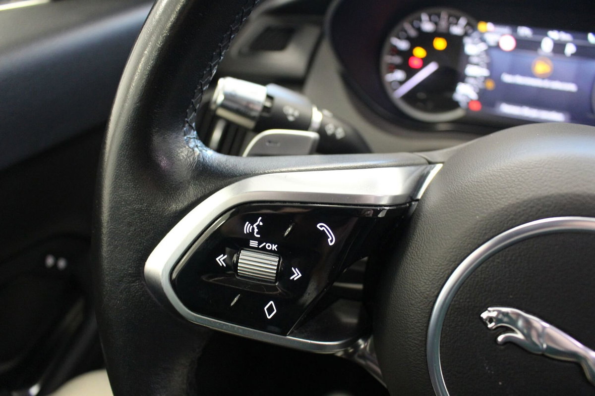 Jaguar E-Pace 2.0D I4 163 CV AWD Auto (12)