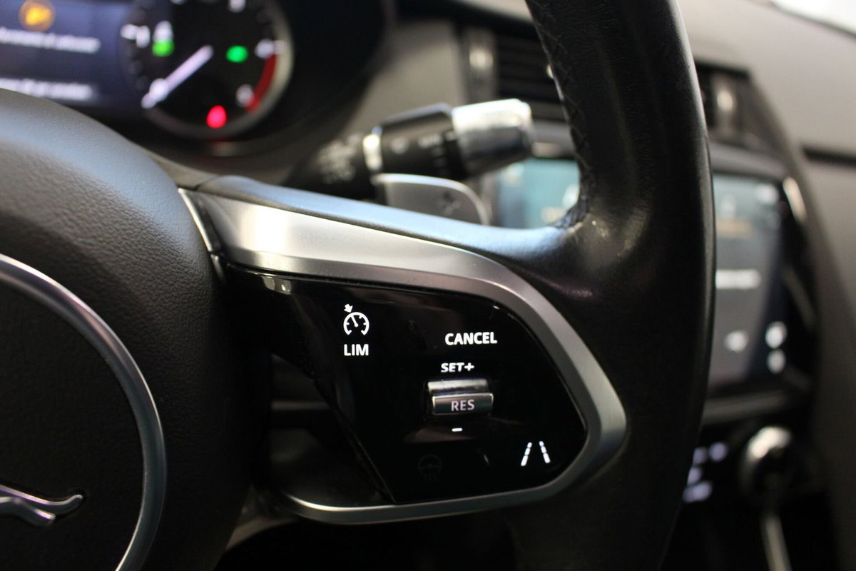 Jaguar E-Pace 2.0D I4 163 CV AWD Auto (13)