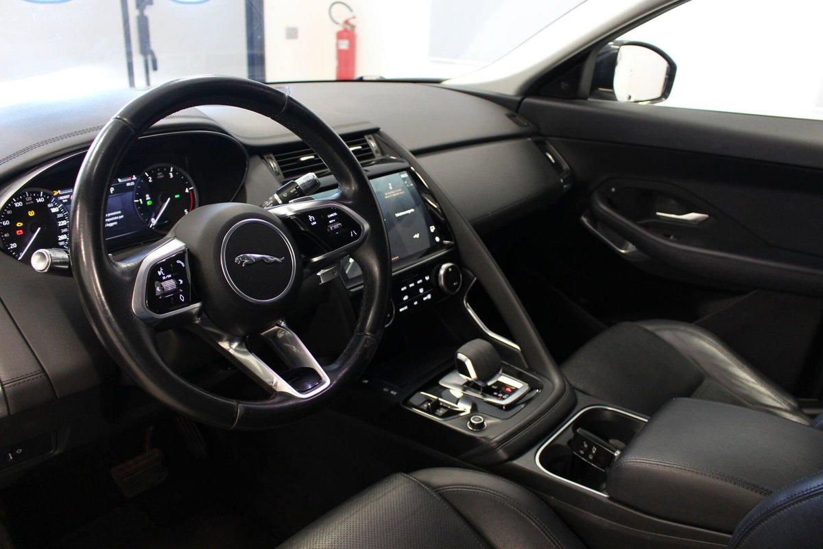 Jaguar E-Pace 2.0D I4 163 CV AWD Auto (7)