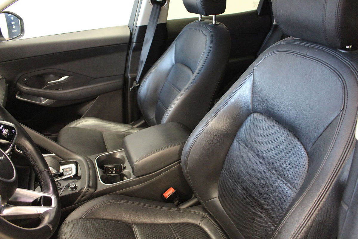 Jaguar E-Pace 2.0D I4 163 CV AWD Auto (8)