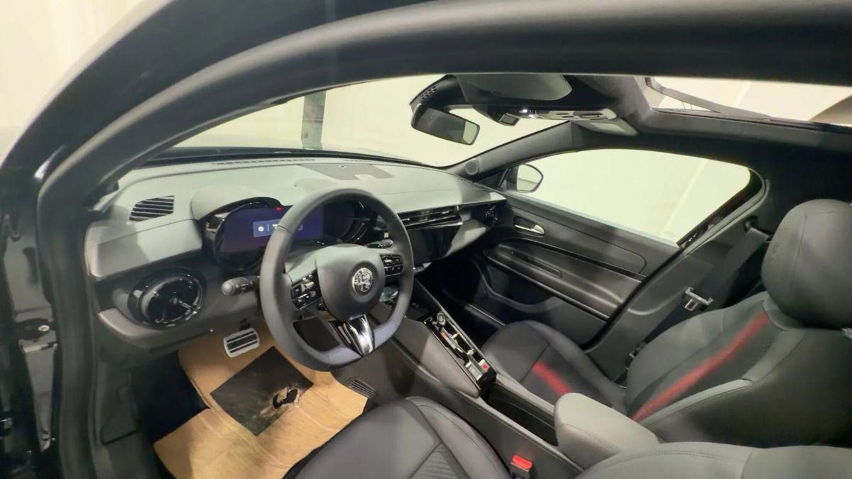 Alfa Romeo Junior elettrica Speciale 156cv (10)
