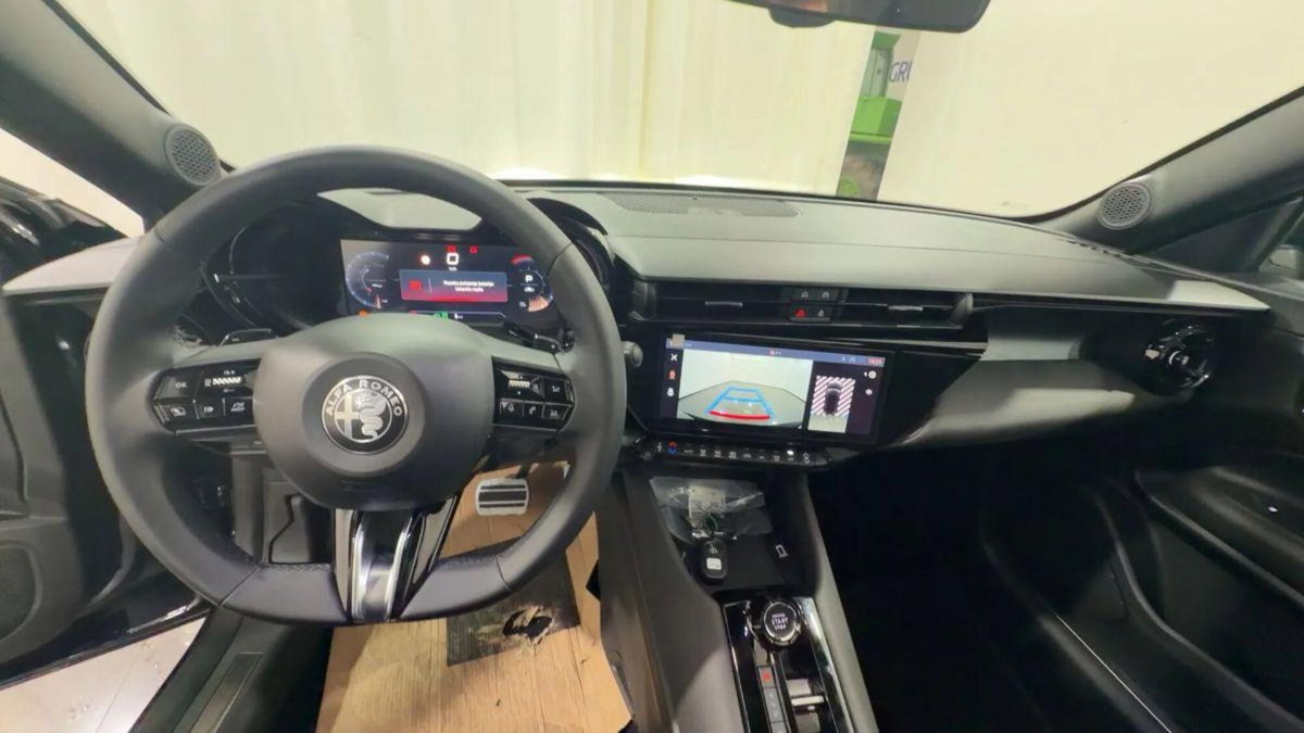 Alfa Romeo Junior elettrica Speciale 156cv (16)