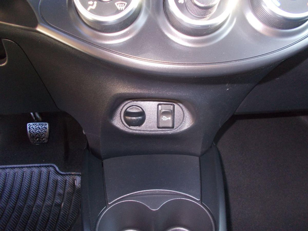 Toyota Yaris 16V cat 5 porte (15)