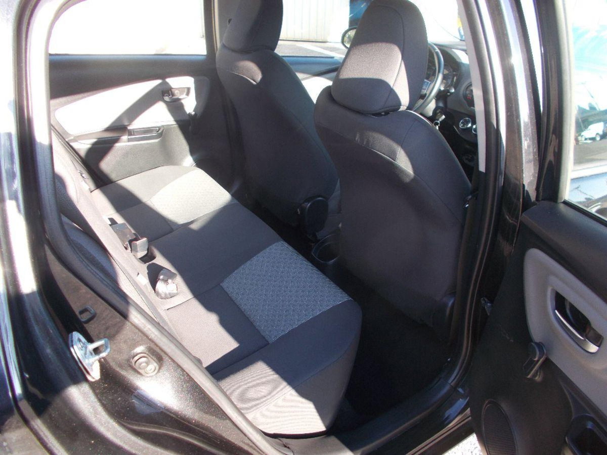 Toyota Yaris 16V cat 5 porte (7)