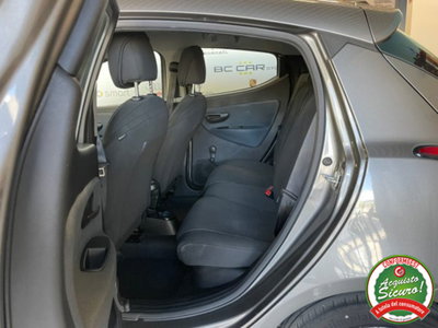 Lancia Ypsilon 1.0 FireFly 5 porte S&S Hybrid Gold Plus (17)