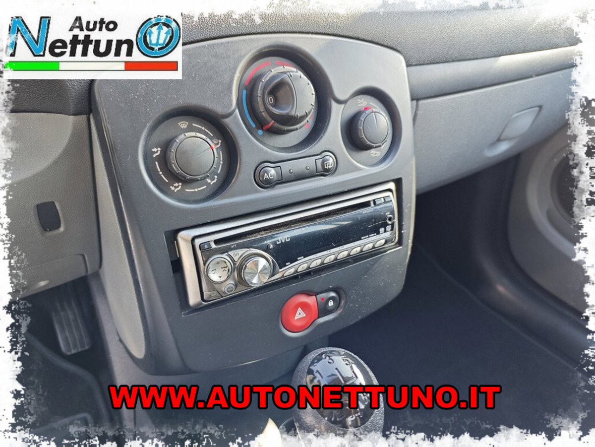 Renault Clio Storia 1.2 16V 5 porte Dynamique (11)