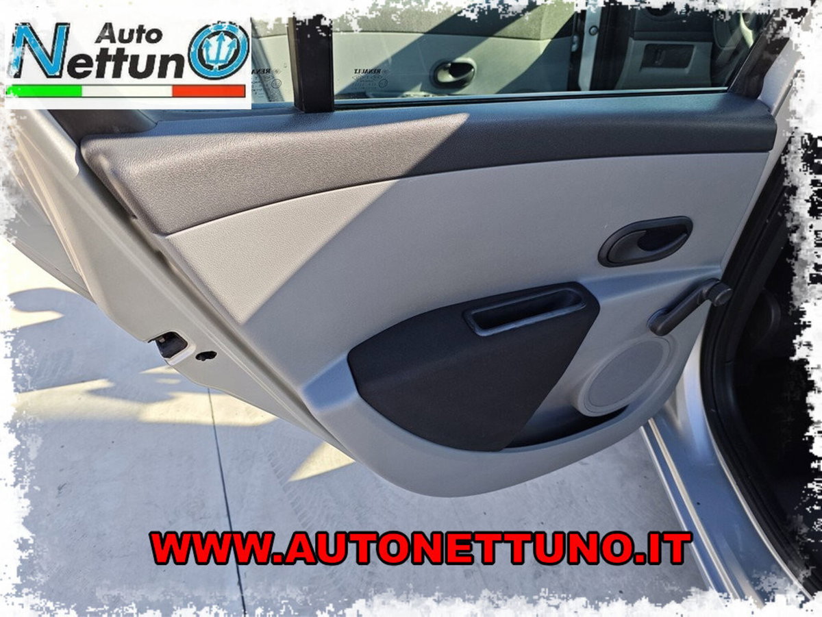 Renault Clio Storia 1.2 16V 5 porte Dynamique (13)