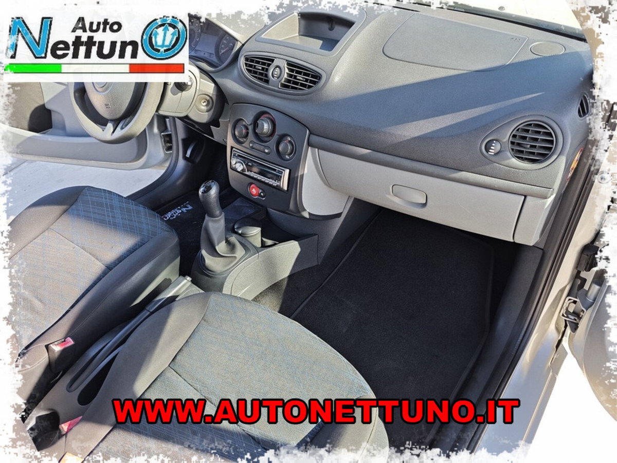 Renault Clio Storia 1.2 16V 5 porte Dynamique (15)