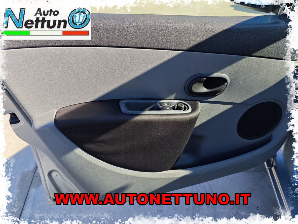 Renault Clio Storia 1.2 16V 5 porte Dynamique (8)